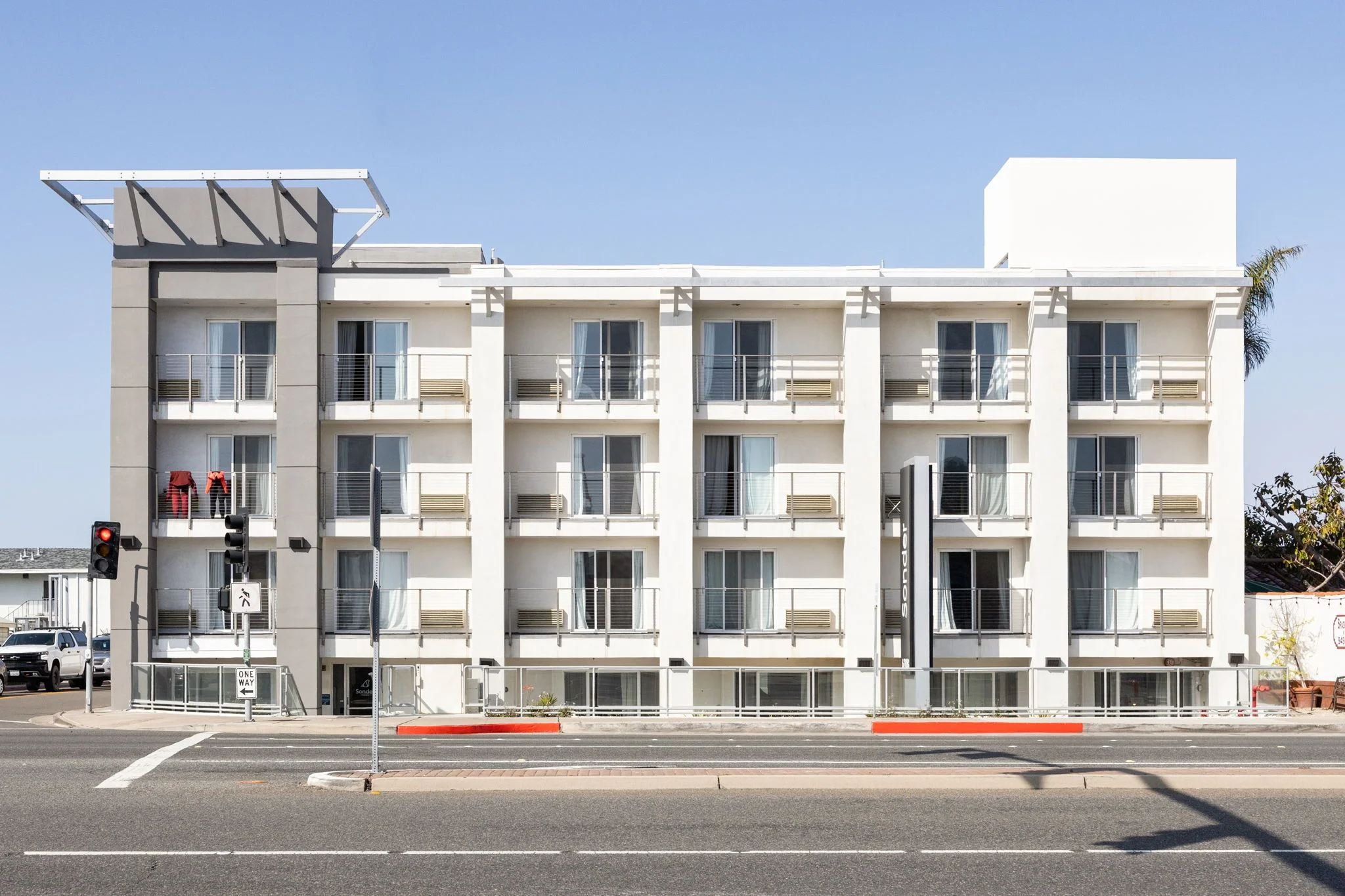 Home 18 hotel solarena
